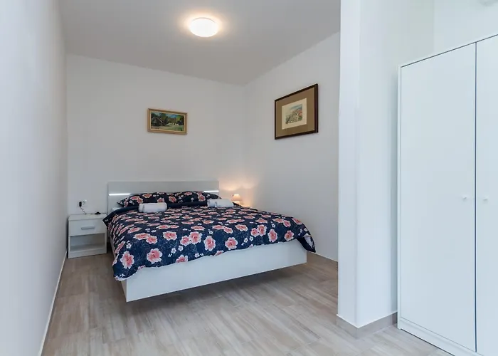 Juratovec דירה *